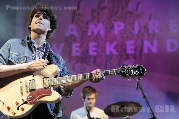 VAMPIRE WEEKEND - 2008-07-04 - PARIS - Hippodrome de Longchamp - Ezra Michael Koenig - Christopher William Tomson